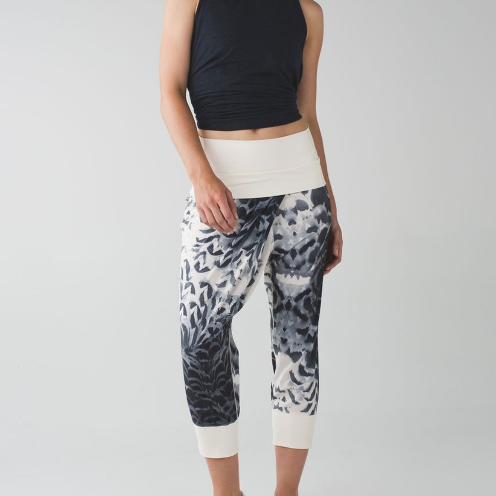 Lululemon Women's Dance To Yoga Crop Pant